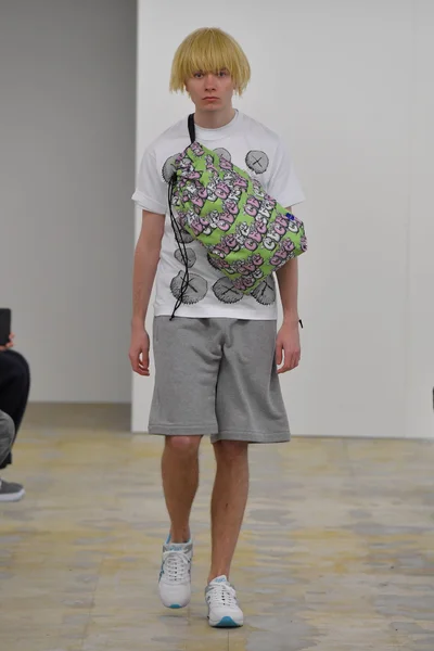 Look 18